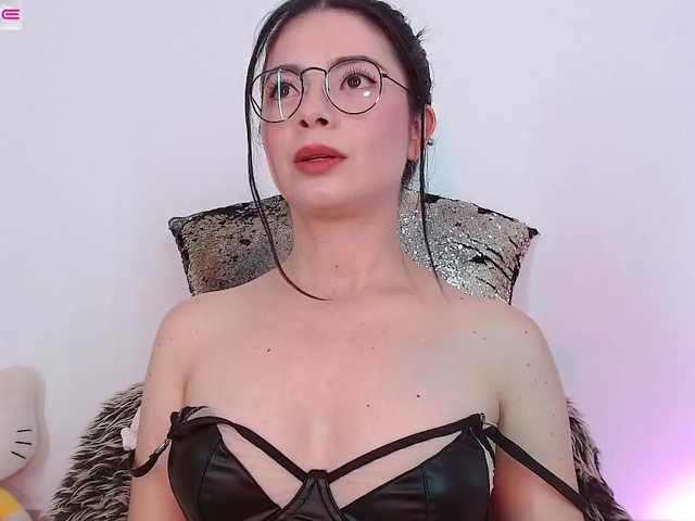 LauryMoons's BongaCams show and profile