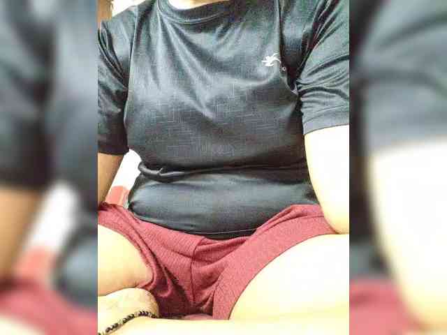 Hotdevika webcam