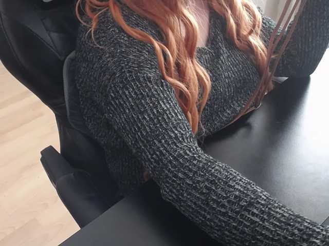 Young Celina-Rose - hot, hot and ready to flatter Celina-Rose from BongaCams