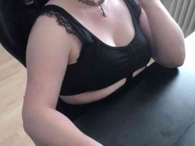 Celina-Rose webcam