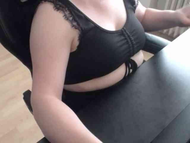 Celina-Rose webcam