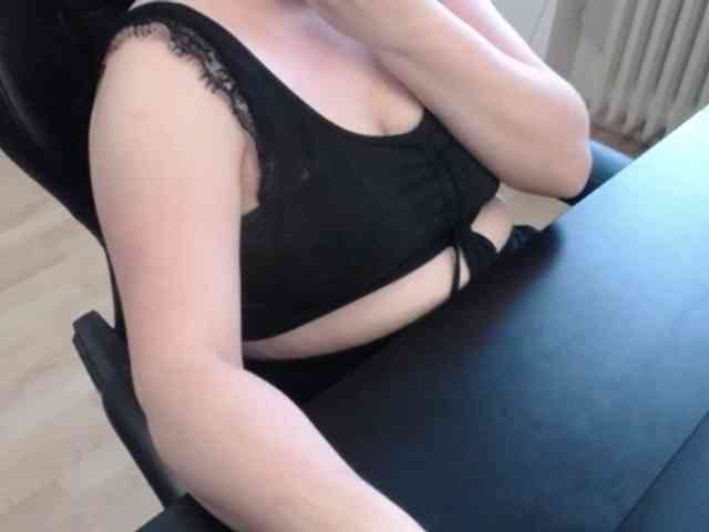 Celina-Rose webcam