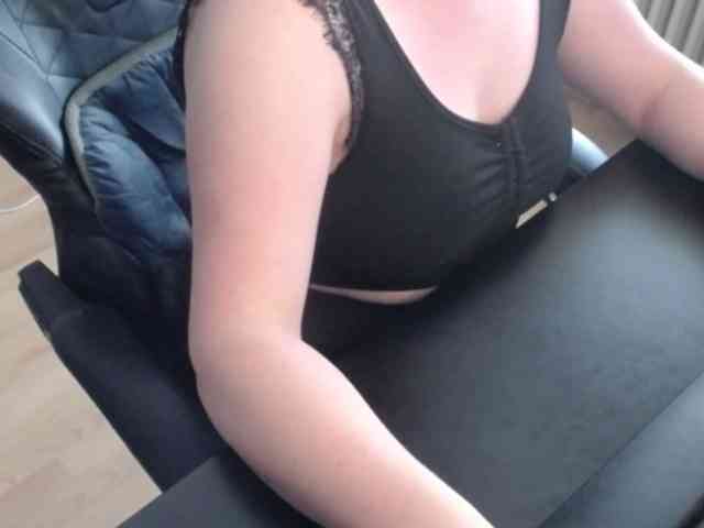 Celina-Rose webcam