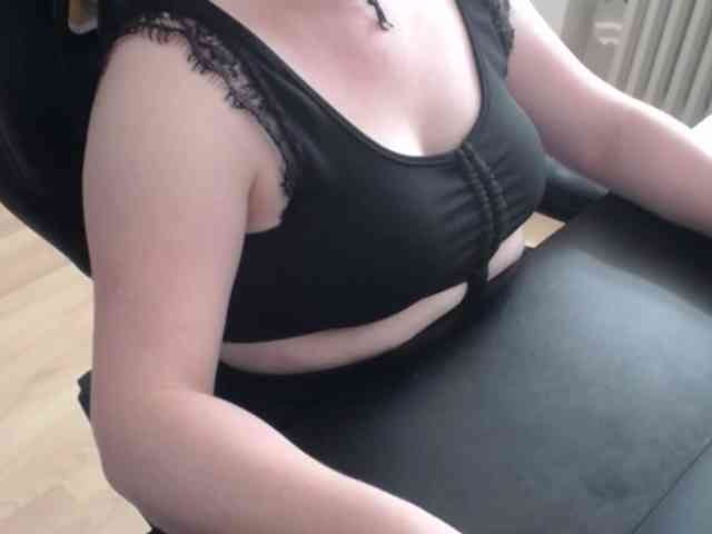 Celina-Rose webcam