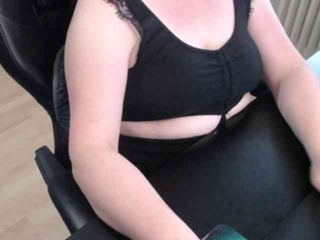 Celina-Rose webcam