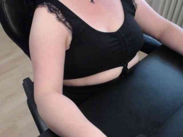 Celina-Rose webcam
