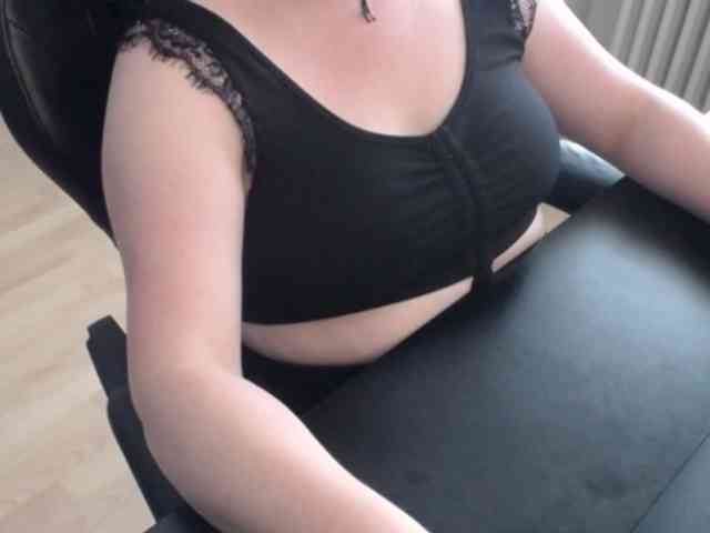 Celina-Rose webcam