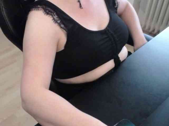 Celina-Rose webcam