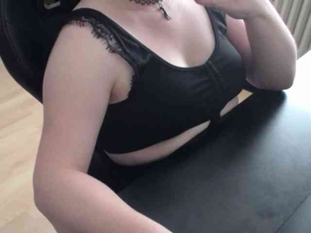 Celina-Rose webcam