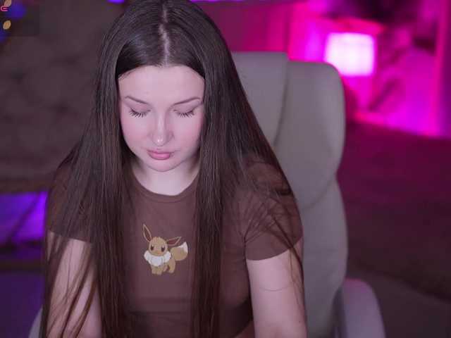 le modèle OneLaya est en webcam porno dans un show sur le site bongacams, il possède les tags suivants: White/Caucasian,Brunette,Shaved