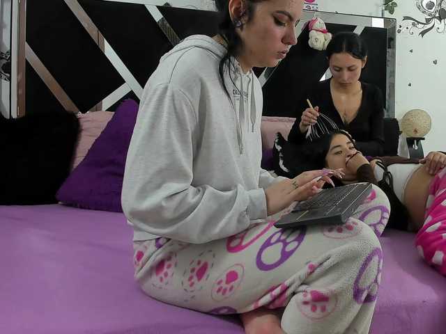 Dreamgirlss Live Webcam on BongaCams