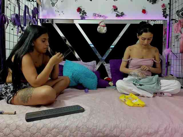 Dreamgirlss webcam
