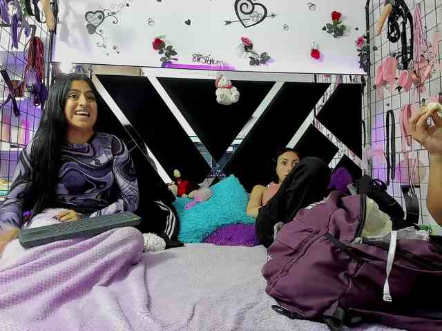 Dreamgirlss webcam