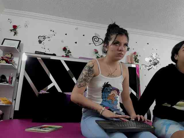 Dreamgirlss webcam