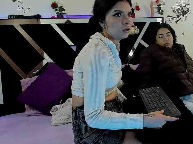 Dreamgirlss webcam