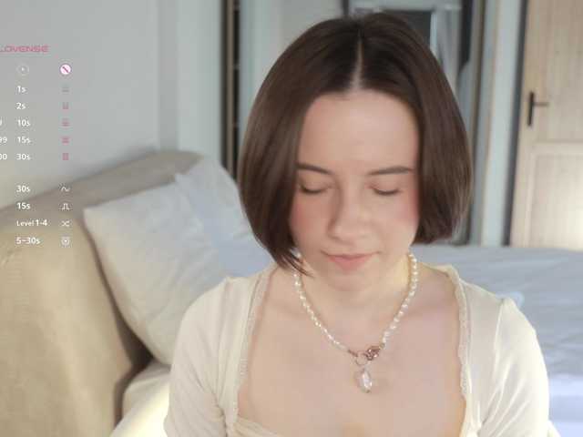 -FemaleEssence- live cam profile