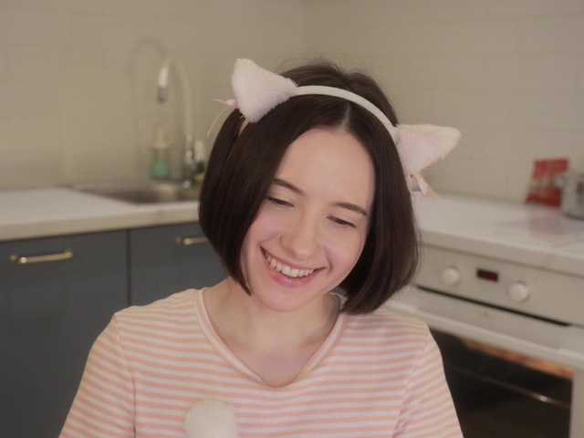 -FemaleEssence-'s BongaCams show and profile