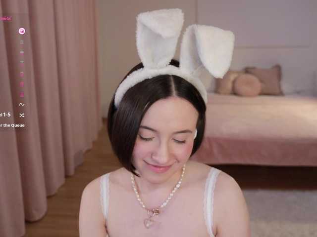  -FemaleEssence- chat room