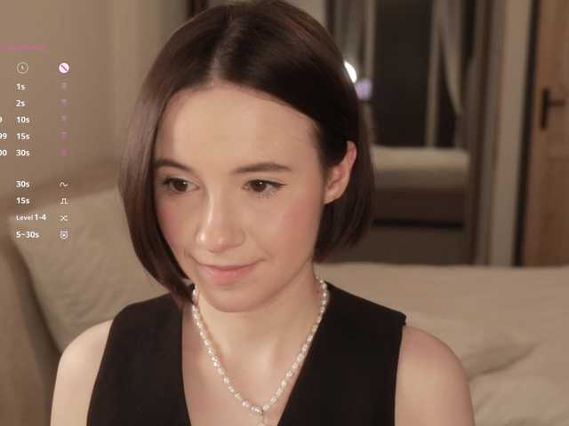 -FemaleEssence- live cam profile