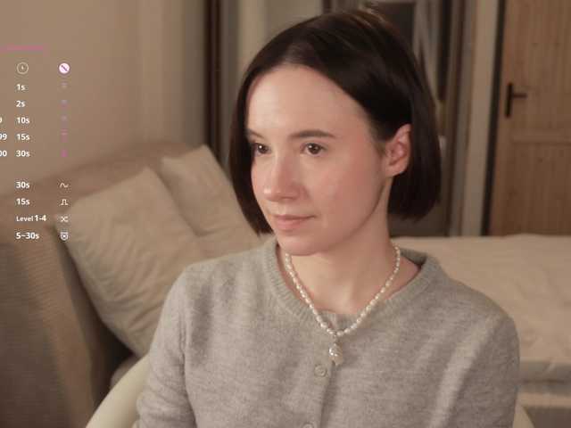 -FemaleEssence- live cam profile