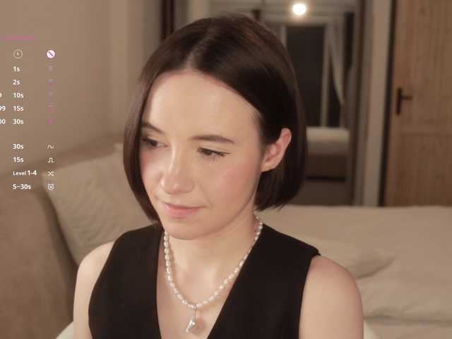 -FemaleEssence- live cam