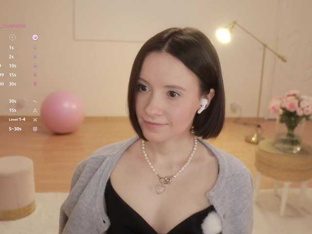 -FemaleEssence-'s BongaCams show and profile