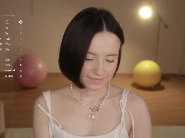 -FemaleEssence- Nude Live Sex Shows