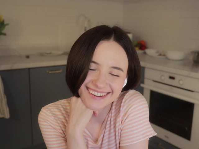 -FemaleEssence-'s BongaCams show and profile