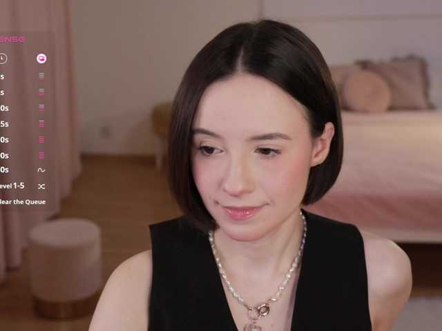  -FemaleEssence- chat room