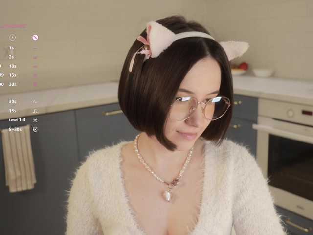 -FemaleEssence- live cam