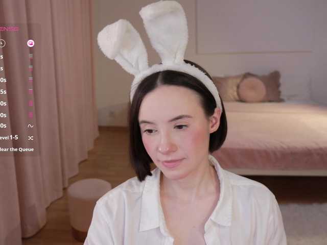  -FemaleEssence- chat room