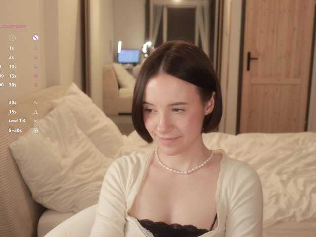 -FemaleEssence-'s BongaCams show and profile