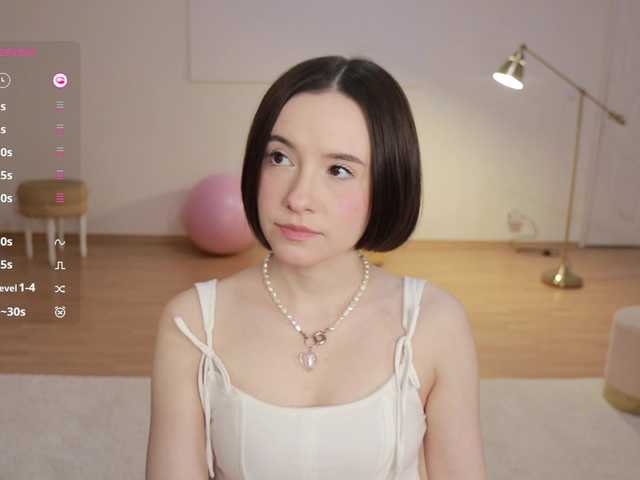  -FemaleEssence- chat room