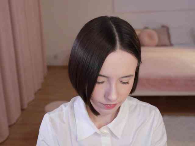 nude web cam -FemaleEssence-
