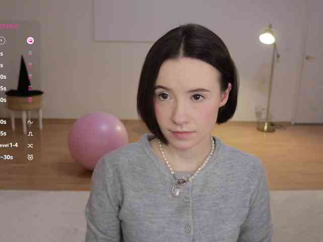 -FemaleEssence- bongacams