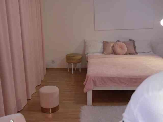 MissEssie webcam