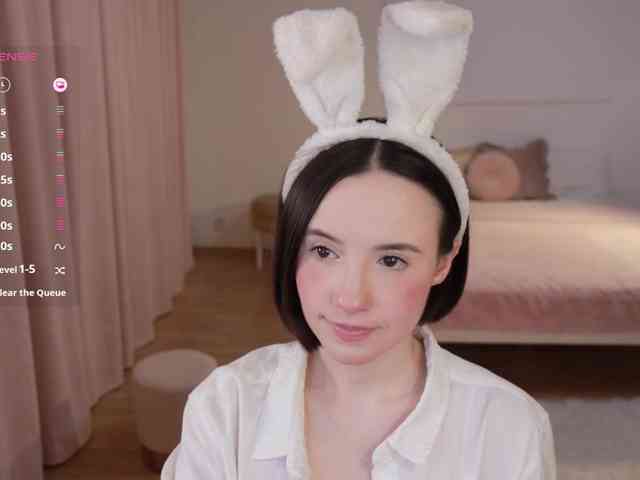 live nude porn -FemaleEssence-