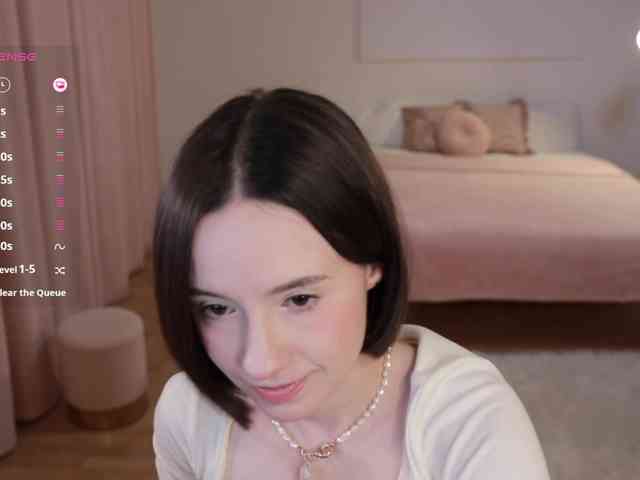 live sex web cam -FemaleEssence-