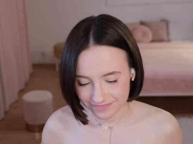 naked live chat -FemaleEssence-