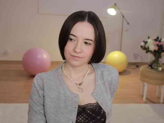 -FemaleEssence- Live Webcam on BongaCams