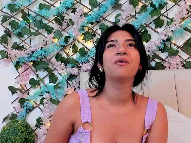 KhendraOwen webcam