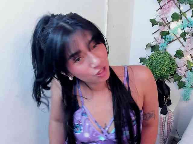 KhendraOwen webcam