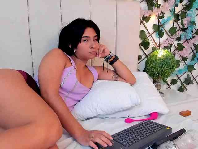 KhendraOwen webcam