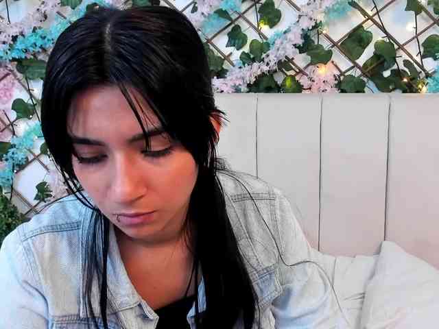 KhendraOwen webcam