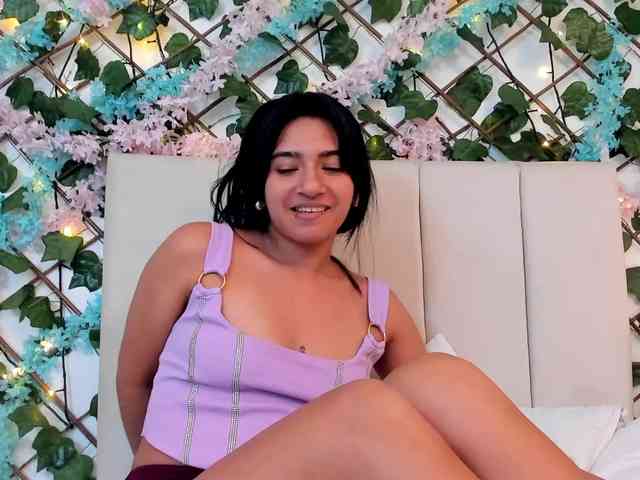 KhendraOwen webcam