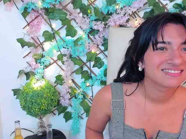 KhendraOwen webcam