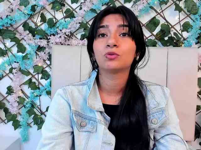 KhendraOwen webcam