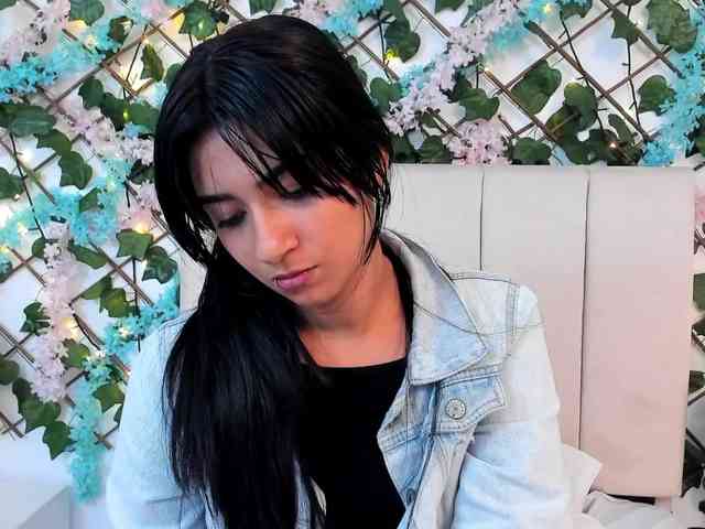 KhendraOwen webcam