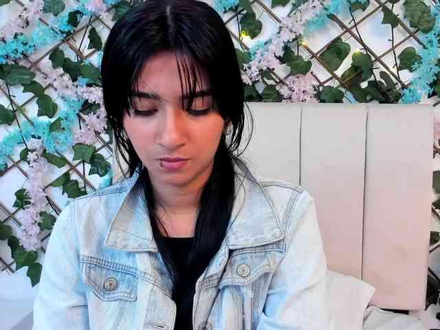 KhendraOwen webcam