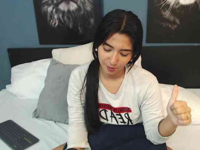 KhendraOwen webcam